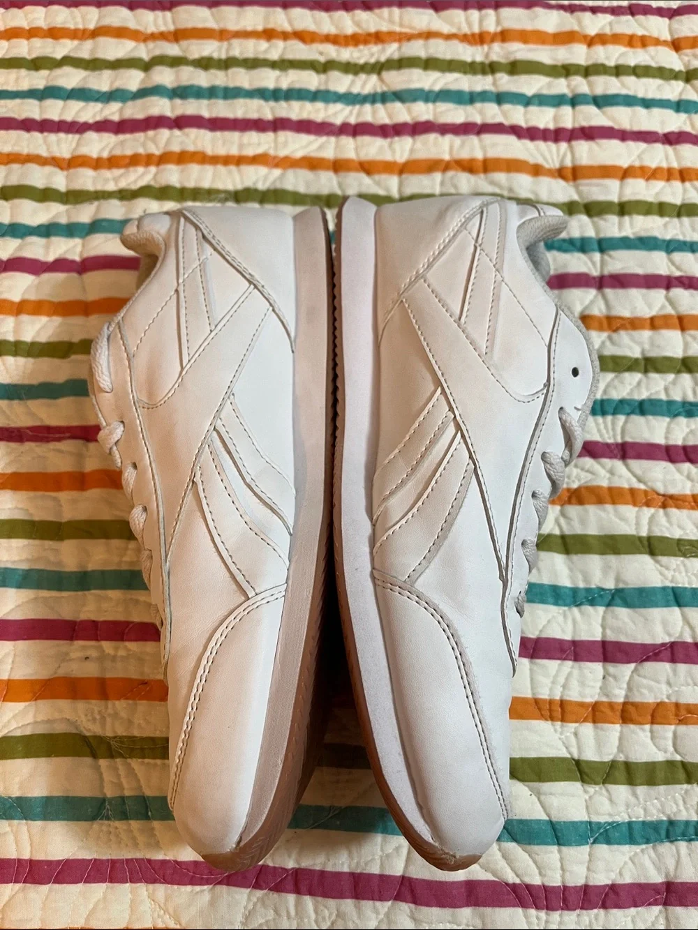 Youth girls vegan white Reebok size 6 youth/ladies